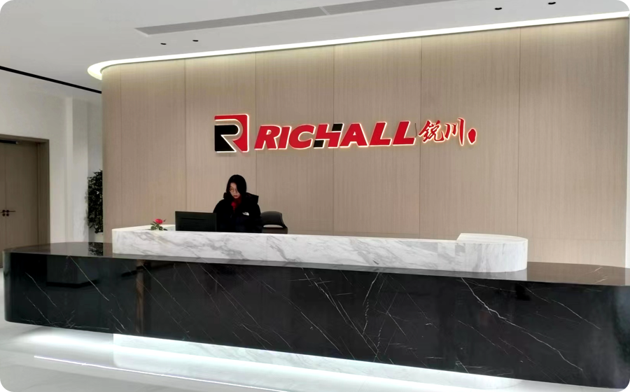 منظر داخلي لشركة Zhejiang Richall Medical Technology Co., Ltd.، التي تعرض مبنى البحث والتطوير الذي يتمتع بخبرة تزيد عن 20 عامًا في التصميم والتطوير في صناعة الكراسي المتحركة المصنوعة من ألياف الكربون.